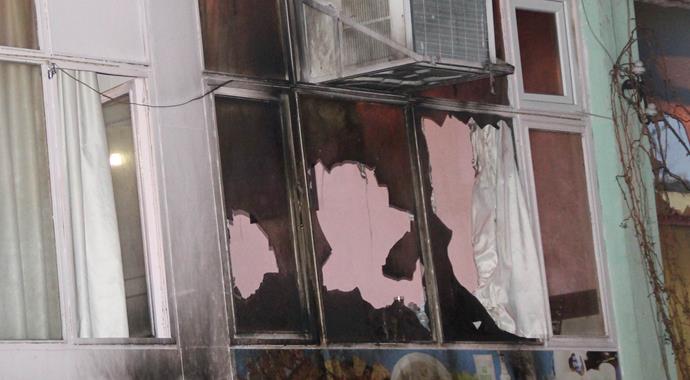 Belediye ve AK Parti binasına molotoflu saldırı Belediye ve AK Parti binasına molotoflu saldırı