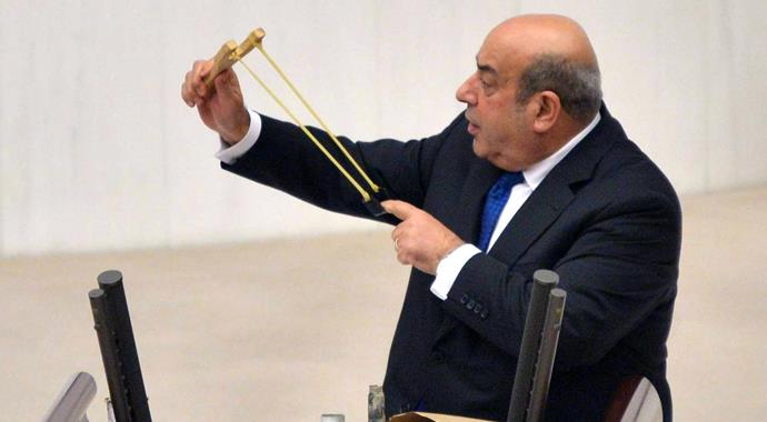 Hasip Kaplan Başbakan Yardımcılarına sapan çekti