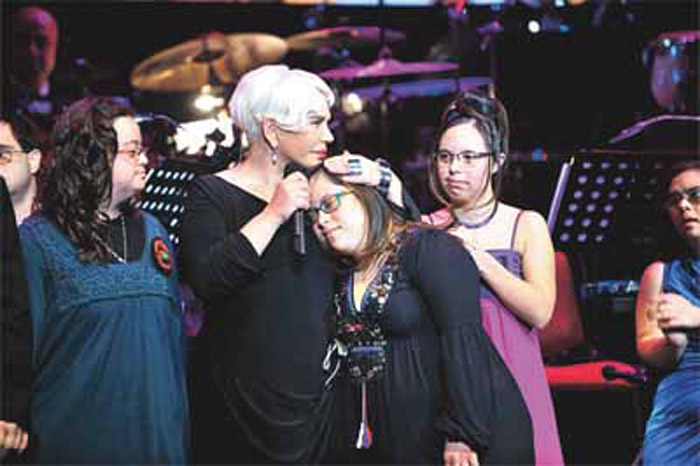 Sadece ünlü değil aynı zamanda yardım severler