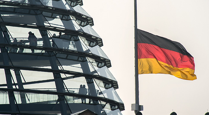 Valls: 'Enkazdaki arama çalışmaları uzun sürebilir' Valls: 'Enkazdaki arama çalışmaları uzun sürebilir'