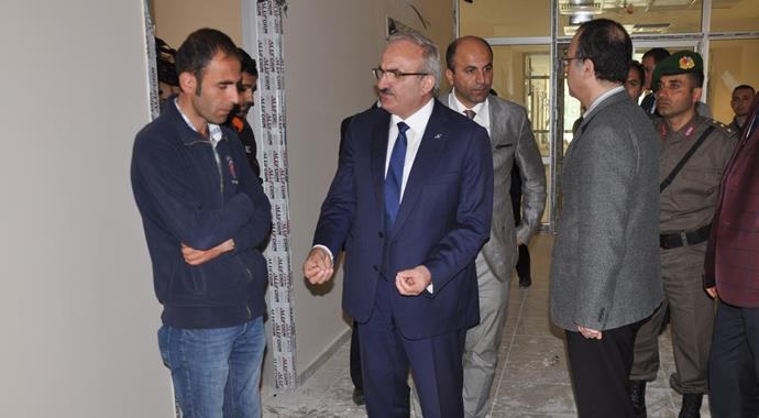 İnşaatı beğenmeyen validen fırça: 'Sizi buraya gömerim' İnşaatı beğenmeyen validen fırça: 'Sizi buraya gömerim'