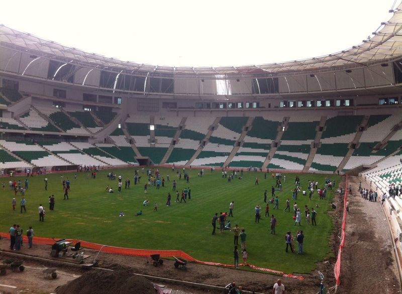 Ziyaretçilere açılan Timsah Arena'da zemin hasar gördü