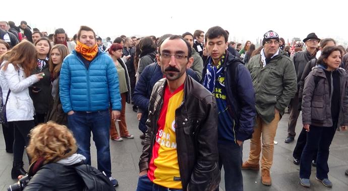 Çarşı davası önce taraftarlar bir olup adliyeye akın etti Çarşı davası önce taraftarlar bir olup adliyeye akın etti