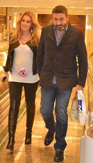 Petek Dinçöz'ün bebeği göründü! Petek Dinçöz'ün bebeği göründü!