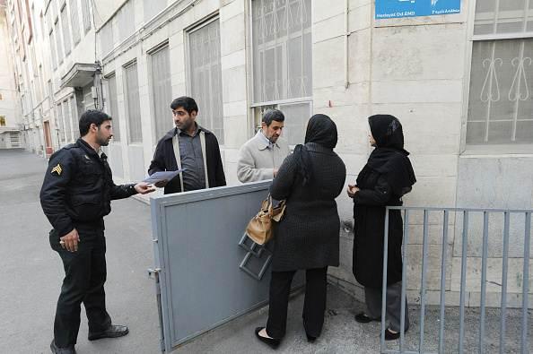 Ahmedinejad halktan mektup alma uygulamasını sürdürüyor