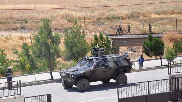 Terör örgütü IŞİD, sınıra hendek kazıp mayın döşedi!