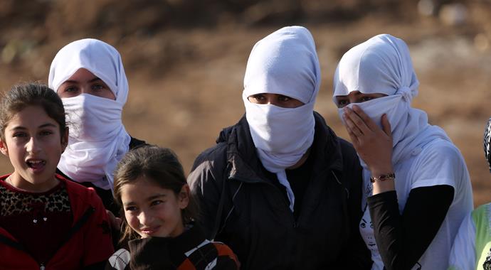 Angelina Jolie Ezidileri ziyaret etti Angelina Jolie Ezidileri ziyaret etti