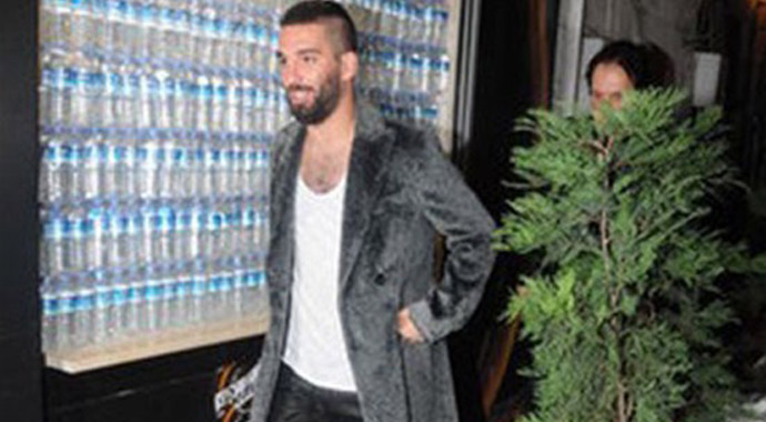 Arda Turan'ın paltosunun fiyatı dudak uçuklattı!..