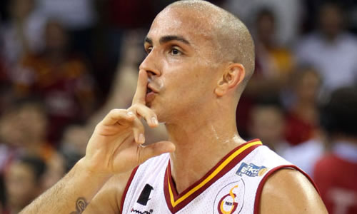 Galatasaray'da yumruklu saldırı!