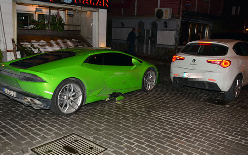 Asena Erkin'n 1.8 Milyon TL'lik arabası eridi Asena Erkin'n 1.8 Milyon TL'lik arabası eridi