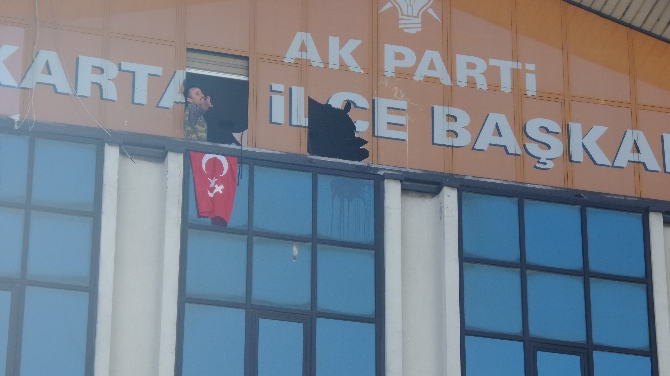 AK Parti binasına silahlı baskın ! AK Parti binasına silahlı baskın !