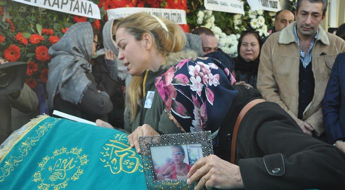 Yelda Kahvecioğlu'nun babası o haberlere isyan etti! Yelda Kahvecioğlu'nun babası o haberlere isyan etti!