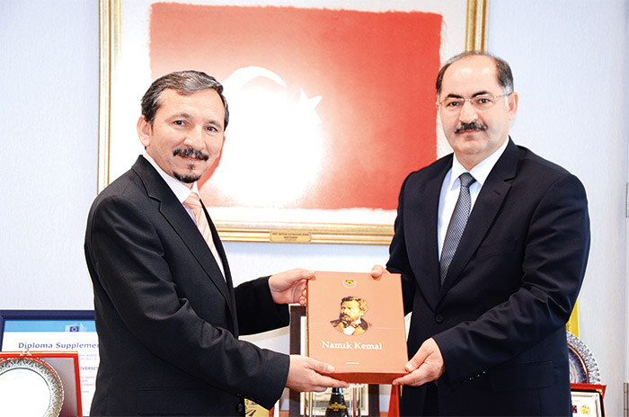 Namık Kemal Üniversitesi Rektörü Prof. Dr. Osman Şimşek: BIlIm odaklı üretim yapıyoruz Namık Kemal Üniversitesi Rektörü Prof. Dr. Osman Şimşek: BIlIm odaklı üretim yapıyoruz