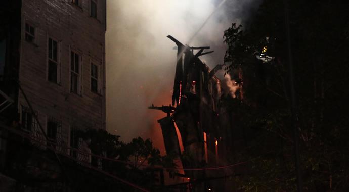 Balat'ta korkutan yangın Balat'ta korkutan yangın