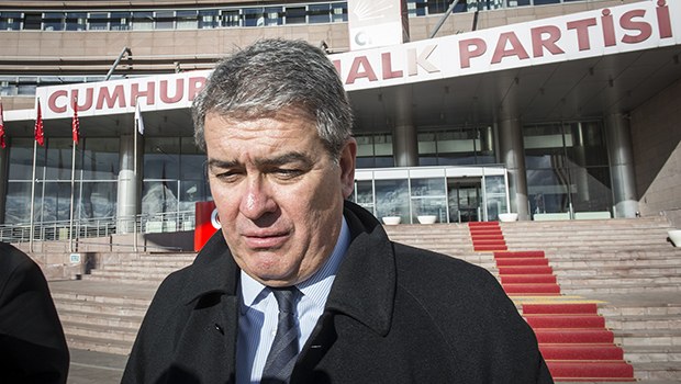 Disipline sevk edilen Süheyl Batum CHP'den ihraç edildi