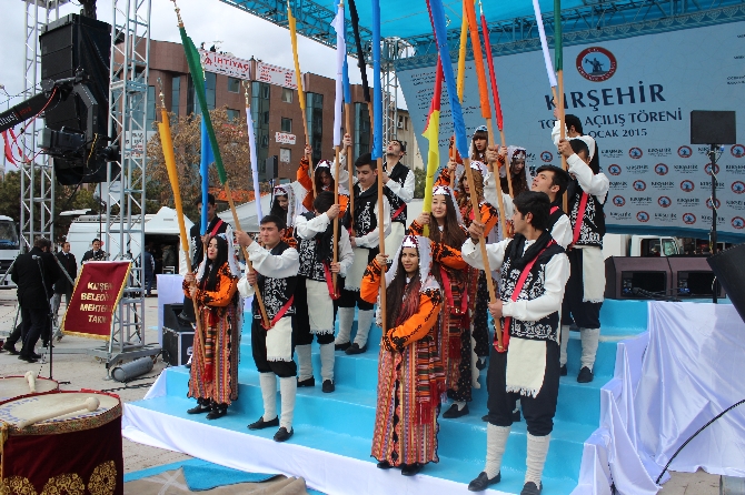 Erdoğan'a Kırşehir'de sürpriz karşılama Erdoğan'a Kırşehir'de sürpriz karşılama