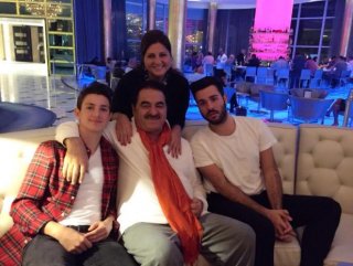 İbrahim Tatlıses'i Amerika'da ilk Sibel Can karşıladı İbrahim Tatlıses'i Amerika'da ilk Sibel Can karşıladı