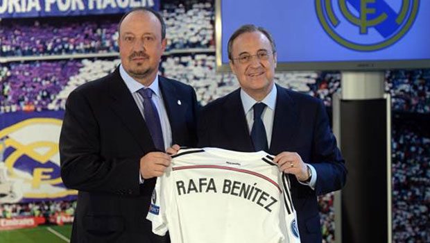 Rafael Benitez ağlaya ağlaya imza attı Rafael Benitez ağlaya ağlaya imza attı