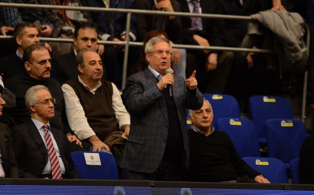 F.Bahçe-G.Saray derbisinde olaylar çıktı! F.Bahçe-G.Saray derbisinde olaylar çıktı!