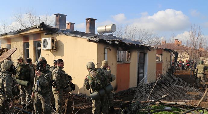 Bismil'de tezek kavgası: 2 ölü, 25 yaralı Bismil'de tezek kavgası: 2 ölü, 25 yaralı
