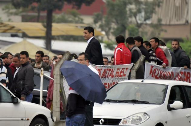 Ford'un Genel Müdürü eylemdeki işçilerle görüştü Ford'un Genel Müdürü eylemdeki işçilerle görüştü