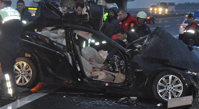 Bolu'daki feci kazada ünlü işadamı hayatını kaybetti Bolu'daki feci kazada ünlü işadamı hayatını kaybetti