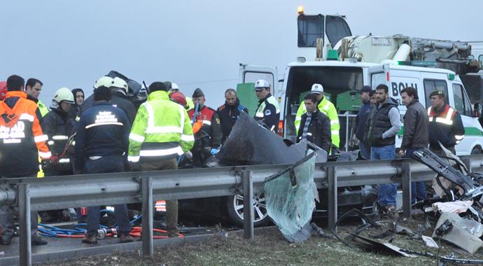 Bolu'daki feci kazada ünlü işadamı hayatını kaybetti Bolu'daki feci kazada ünlü işadamı hayatını kaybetti