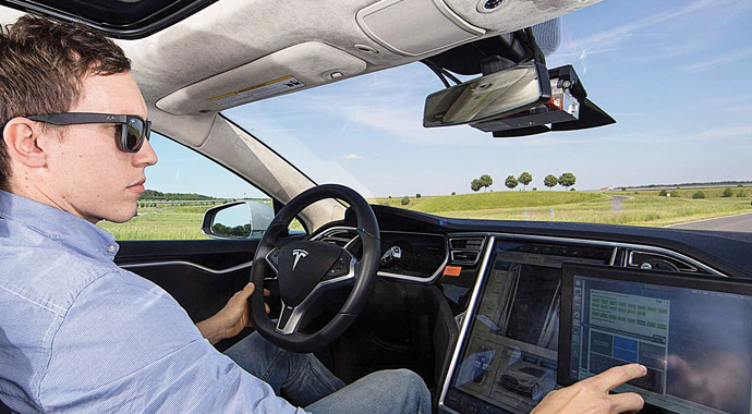 Otomobiller otoyolda otomatik pilota geçecek Otomobiller otoyolda otomatik pilota geçecek