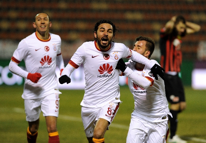 Selçuk İnan'a doğum günü sürprizi Selçuk İnan'a doğum günü sürprizi