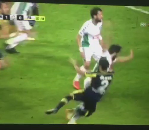 Konya'da penaltı kaosu! İşte Fenerbahçelileri çıldırtan iki pozisyon Konya'da penaltı kaosu! İşte Fenerbahçelileri çıldırtan iki pozisyon