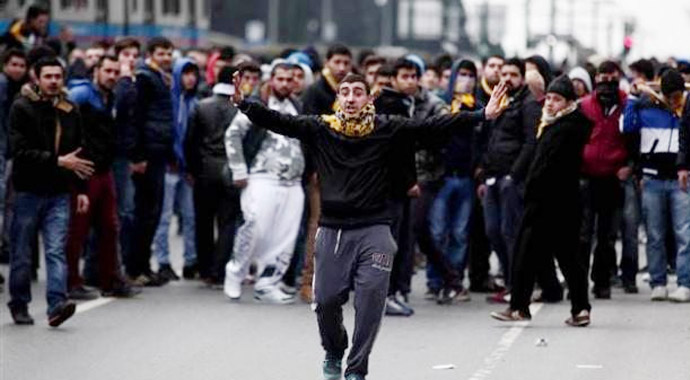 Karagümrük - Eyüpspor taraftar grupları arasında gerginlik Karagümrük - Eyüpspor taraftar grupları arasında gerginlik