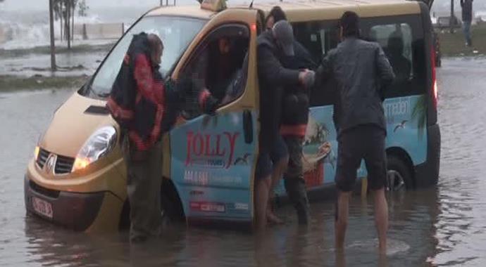 İstanbul fırtınaya teslim! İşte inanılmaz görüntüler İstanbul fırtınaya teslim! İşte inanılmaz görüntüler