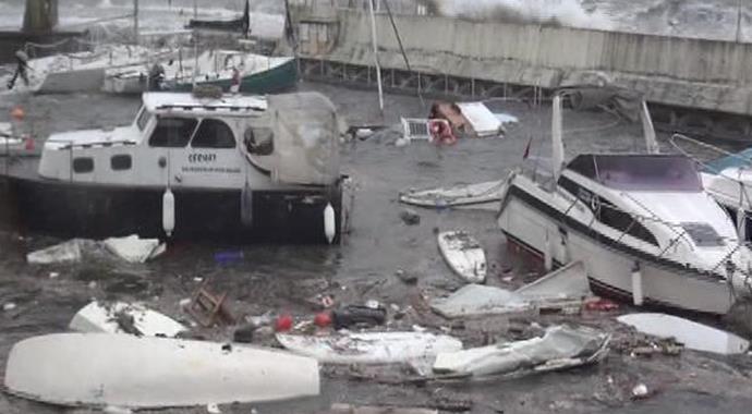 İstanbul fırtınaya teslim! İşte inanılmaz görüntüler İstanbul fırtınaya teslim! İşte inanılmaz görüntüler