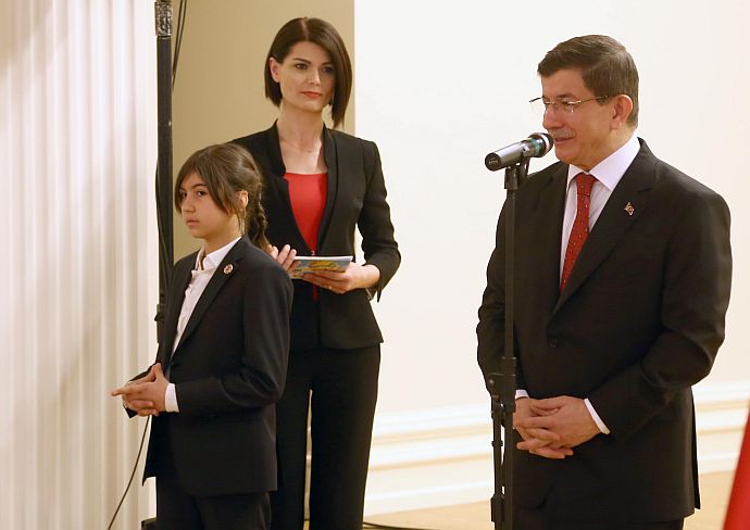 Ahmet Davutoğlu'nun minik koruması Ece Ahmet Davutoğlu'nun minik koruması Ece