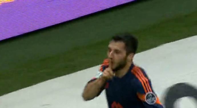 Arena'da taraftarı çıldırtan gol sevinci Arena'da taraftarı çıldırtan gol sevinci