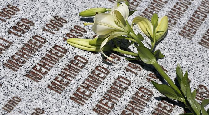 Dünyanın utancı Srebrenitsa soykırımının üzerinde 20 yıl geçti ama...