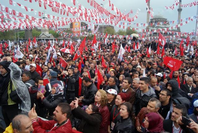 CHP'nin Kayseri mitingine katılım çok az oldu CHP'nin Kayseri mitingine katılım çok az oldu