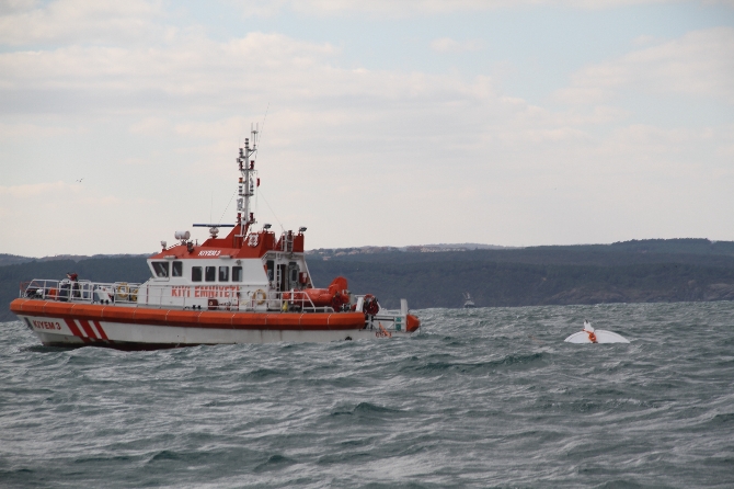 İstanbul Boğazı'nda batan tekneden ilk kareler
