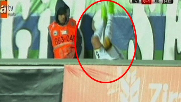 Rize'de çok konuşulan pozisyon! Penaltı mı, değil mi? Rize'de çok konuşulan pozisyon! Penaltı mı, değil mi?