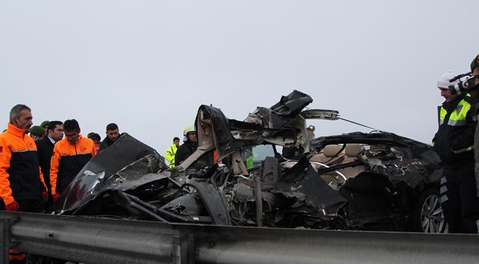 Bolu'daki feci kazada ünlü işadamı hayatını kaybetti Bolu'daki feci kazada ünlü işadamı hayatını kaybetti