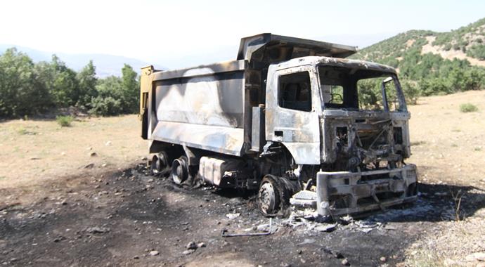PKK iş makinelerini kundakladı PKK iş makinelerini kundakladı