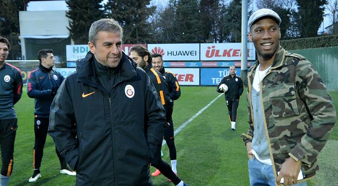 Drogba'dan Galatasaray'a sürpriz ziyaret! Drogba'dan Galatasaray'a sürpriz ziyaret!