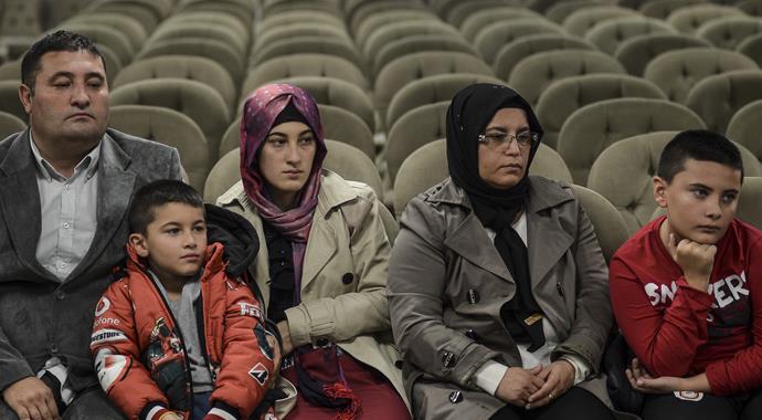 Şehit ailesine evini bağışladı, şeref madalyası verildi Şehit ailesine evini bağışladı, şeref madalyası verildi
