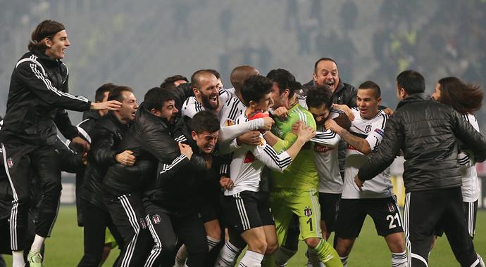 Dünya, Beşiktaş - Liverpool maçını bakın nasıl gördü! Dünya, Beşiktaş - Liverpool maçını bakın nasıl gördü!