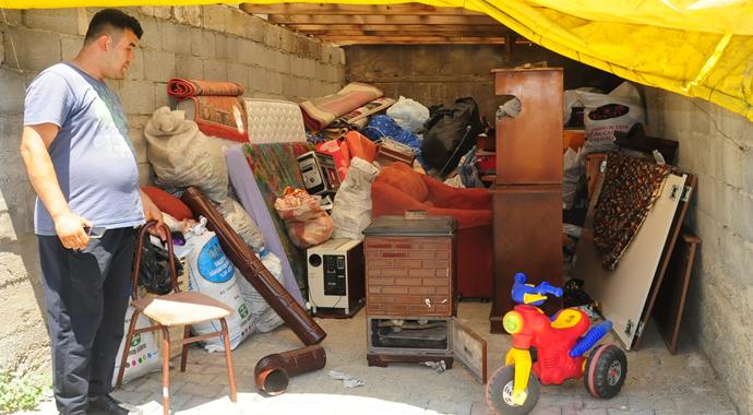 Heyelan, 27 aileyi bayramda evsiz bıraktı