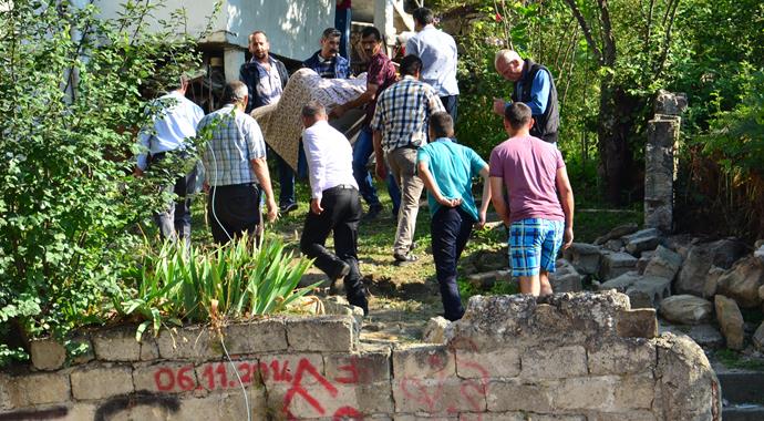 Heyelan, 27 aileyi bayramda evsiz bıraktı