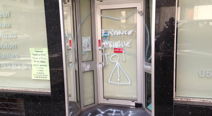 Fransa'da Müslümanlara ırkçı saldırı Fransa'da Müslümanlara ırkçı saldırı