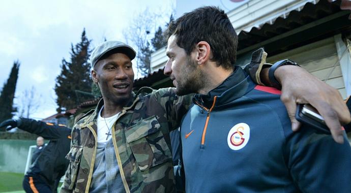 Drogba'dan Galatasaray'a sürpriz ziyaret! Drogba'dan Galatasaray'a sürpriz ziyaret!