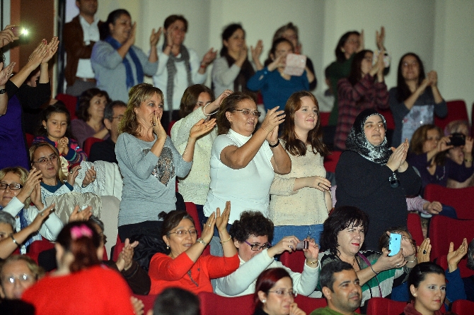 Edip Akbayram'dan kadınlara özel konser Edip Akbayram'dan kadınlara özel konser