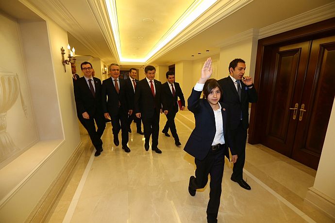 Ahmet Davutoğlu'nun minik koruması Ece